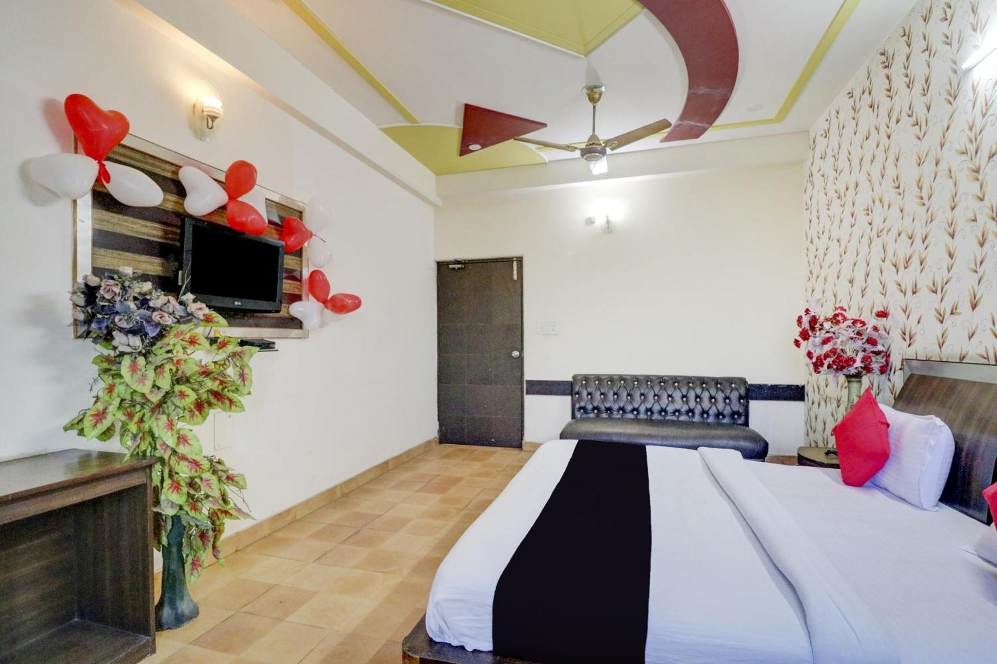 Hotel O Mukut Mahal Mirát Kültér fotó