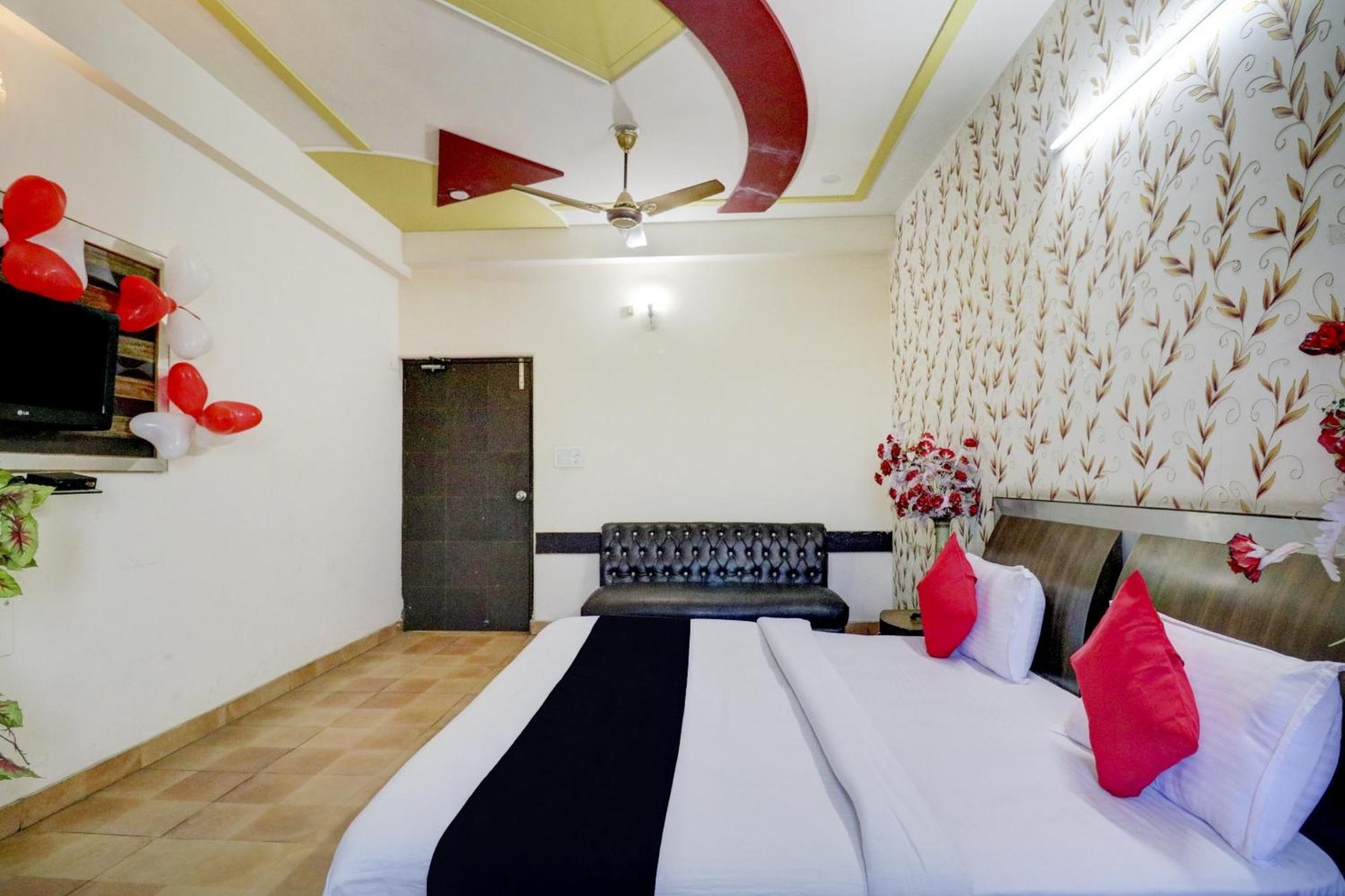 Hotel O Mukut Mahal Mirát Kültér fotó