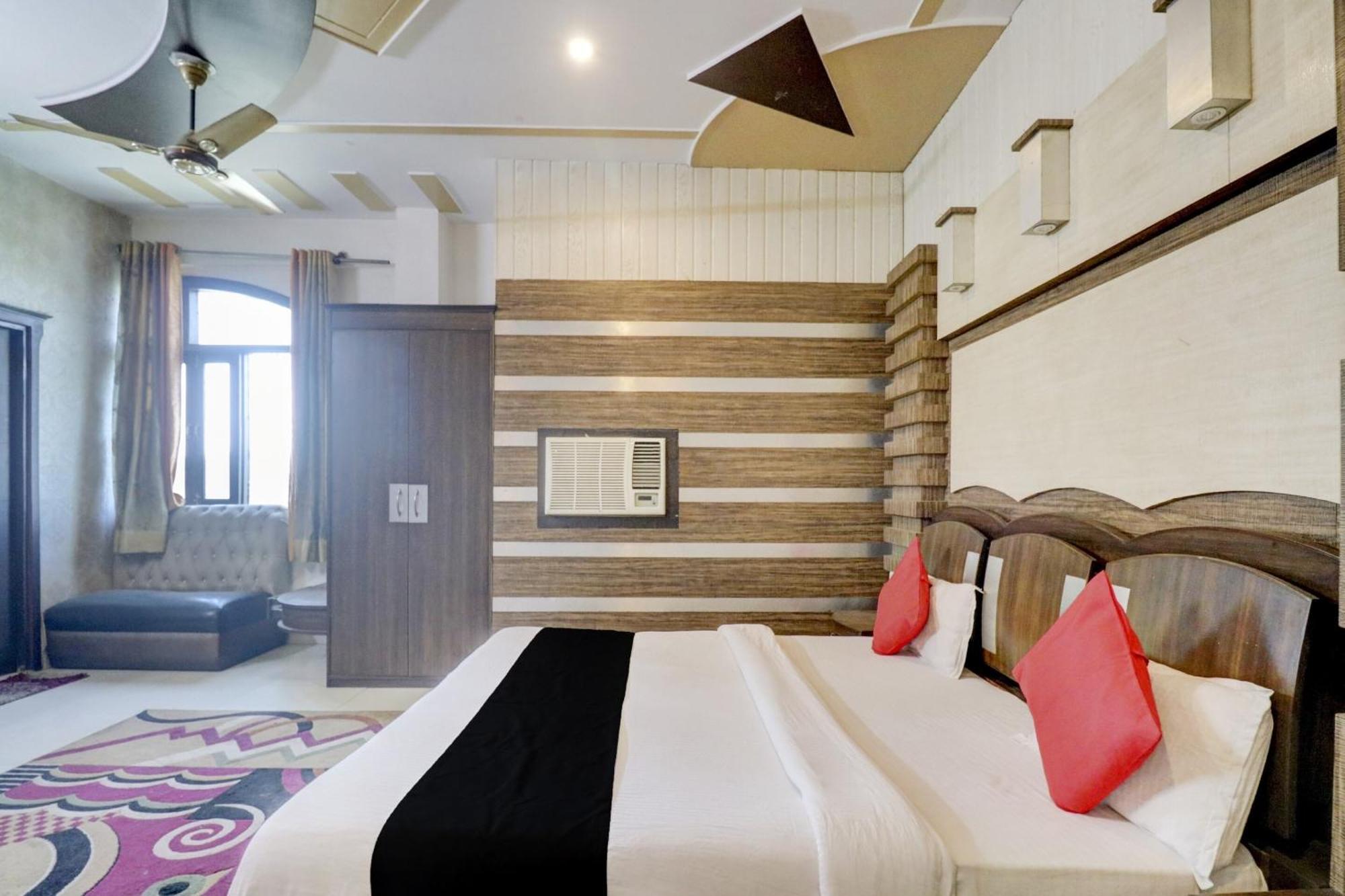 Hotel O Mukut Mahal Mirát Kültér fotó