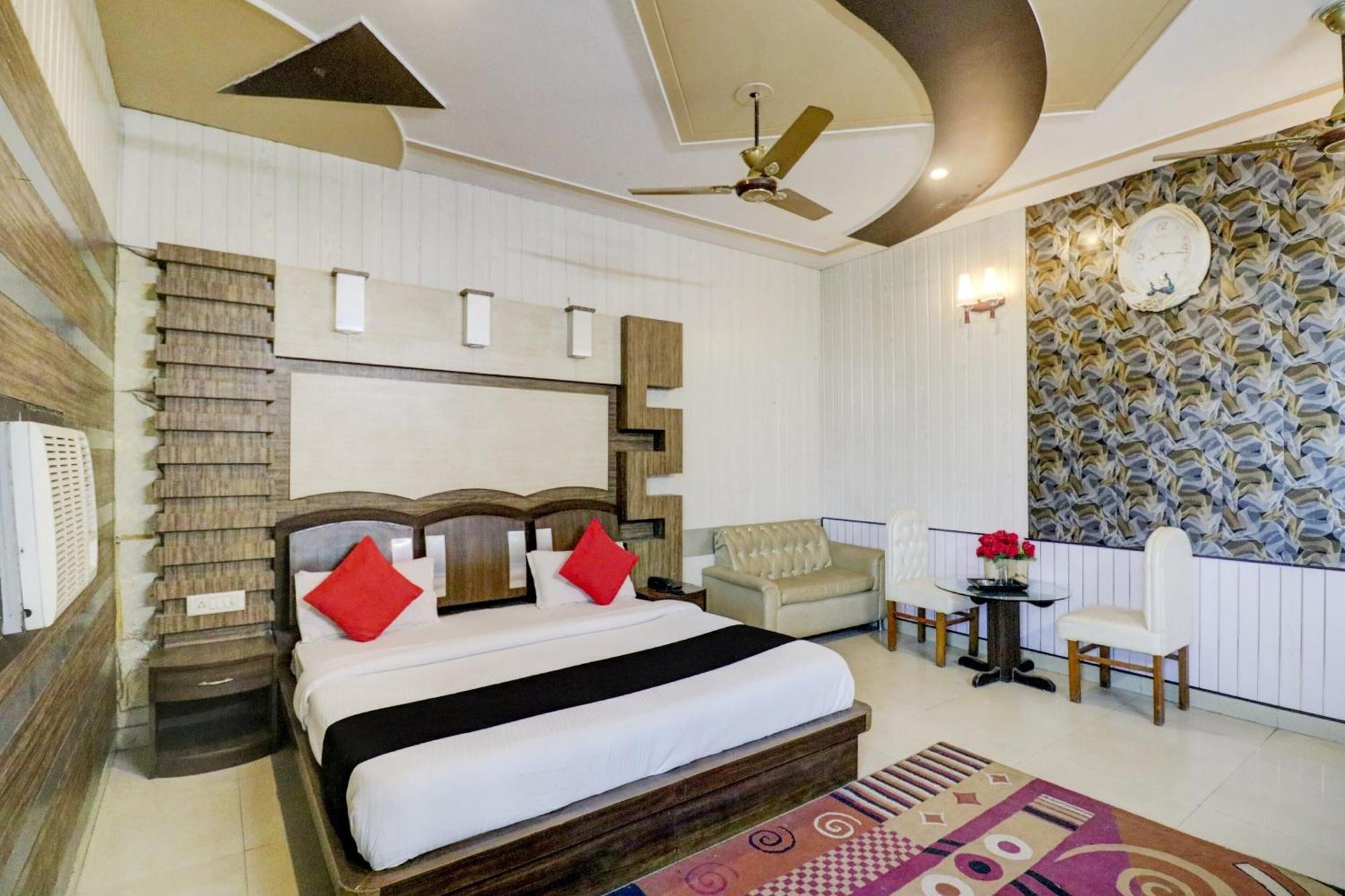 Hotel O Mukut Mahal Mirát Kültér fotó
